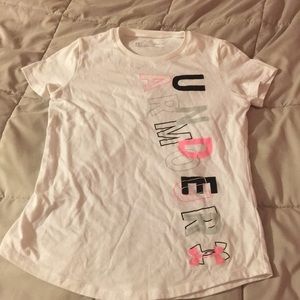 white shirt sleeve shirt